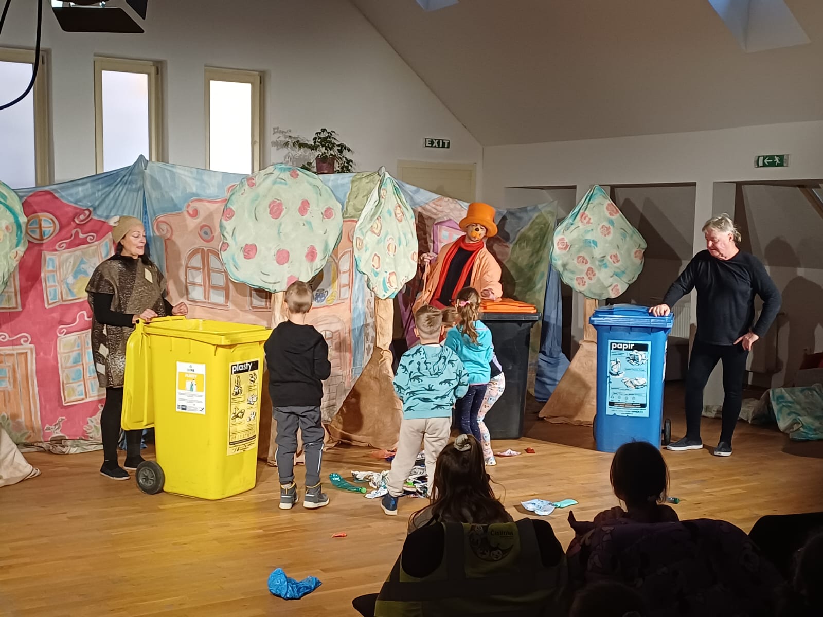 Interaktívne predstavenia o triedení a zálohovaní opäť mieria medzi deti