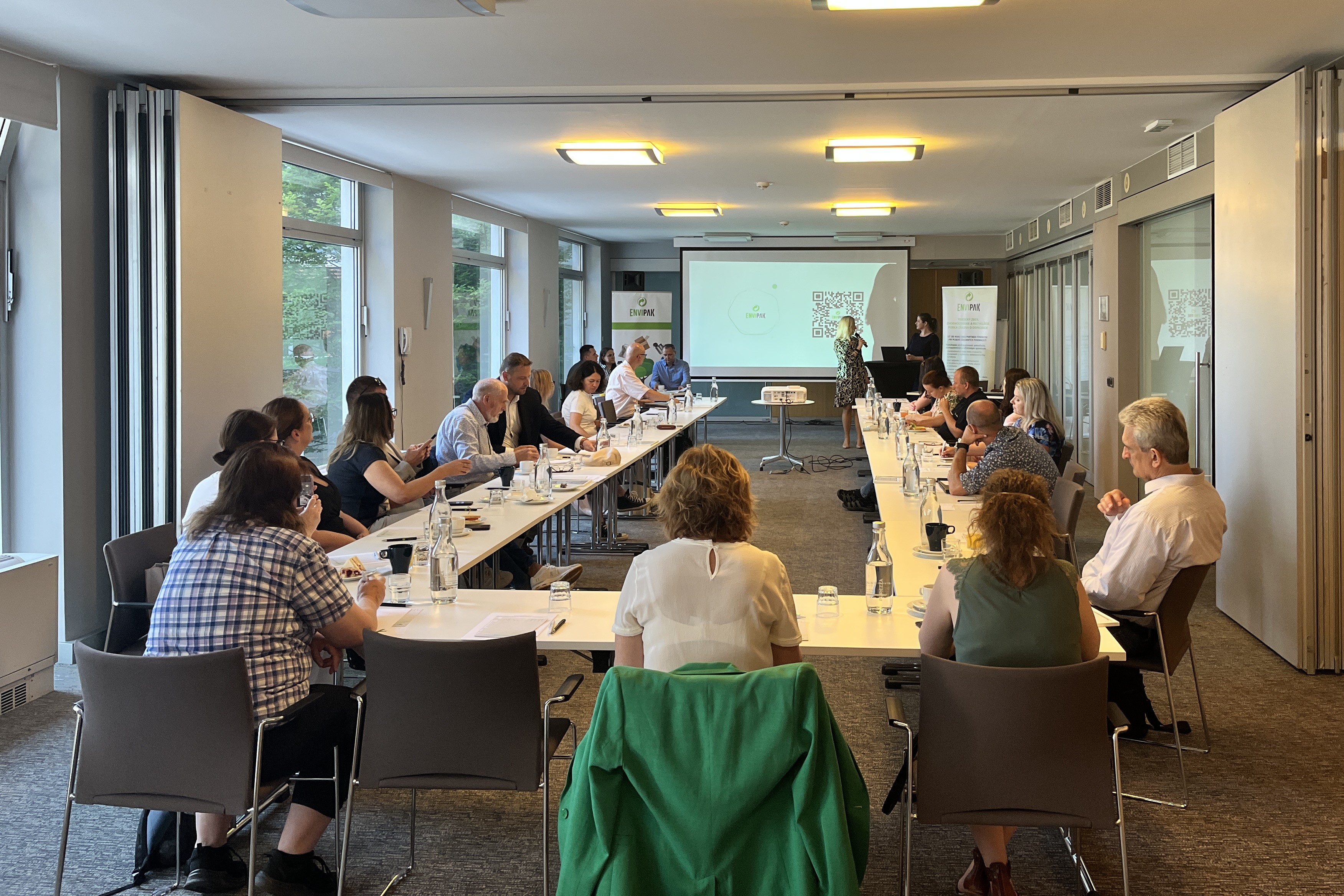 Školenia klientov pokračujú aj tento rok. Témou bolo nielen PPWR, ale aj digitálne označovanie