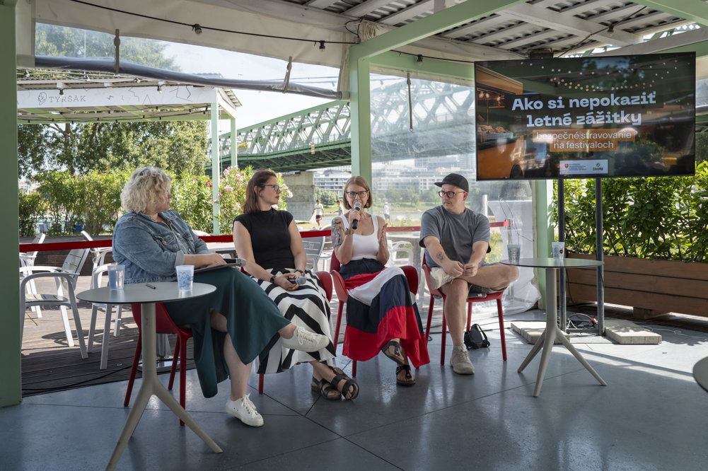 Bezpečné stravovanie na festivaloch je dôležité, netreba však zabúdať ani na triedenie