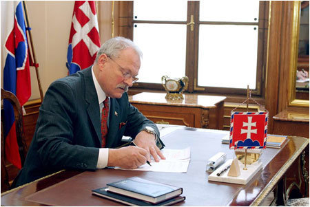 Prezident Ivan Gašparovič vrátil do parlamentu kontroverznú novelu zákona o odpadoch