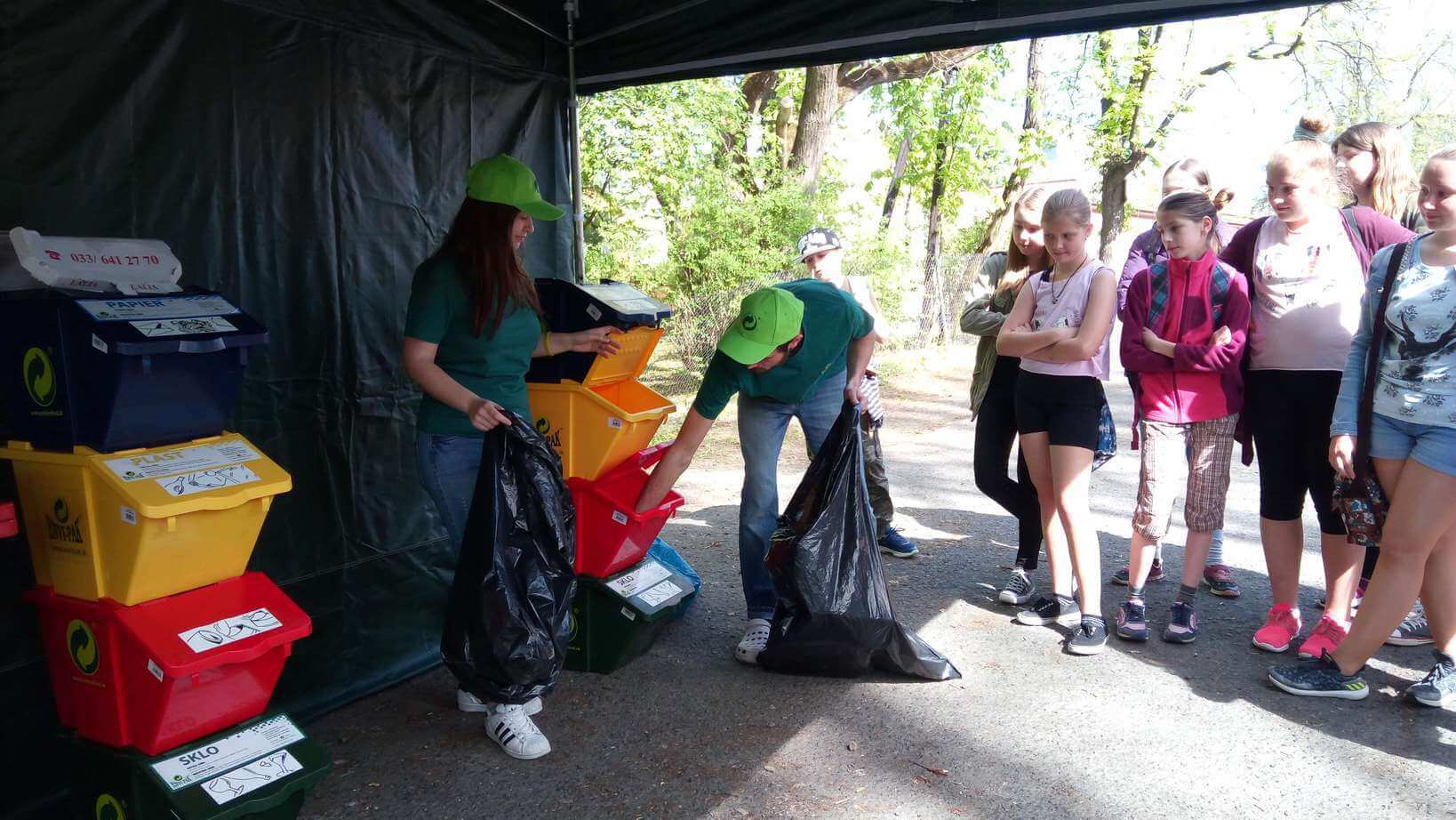 Envi-pak učí najmenších triediť odpad v Lučenci